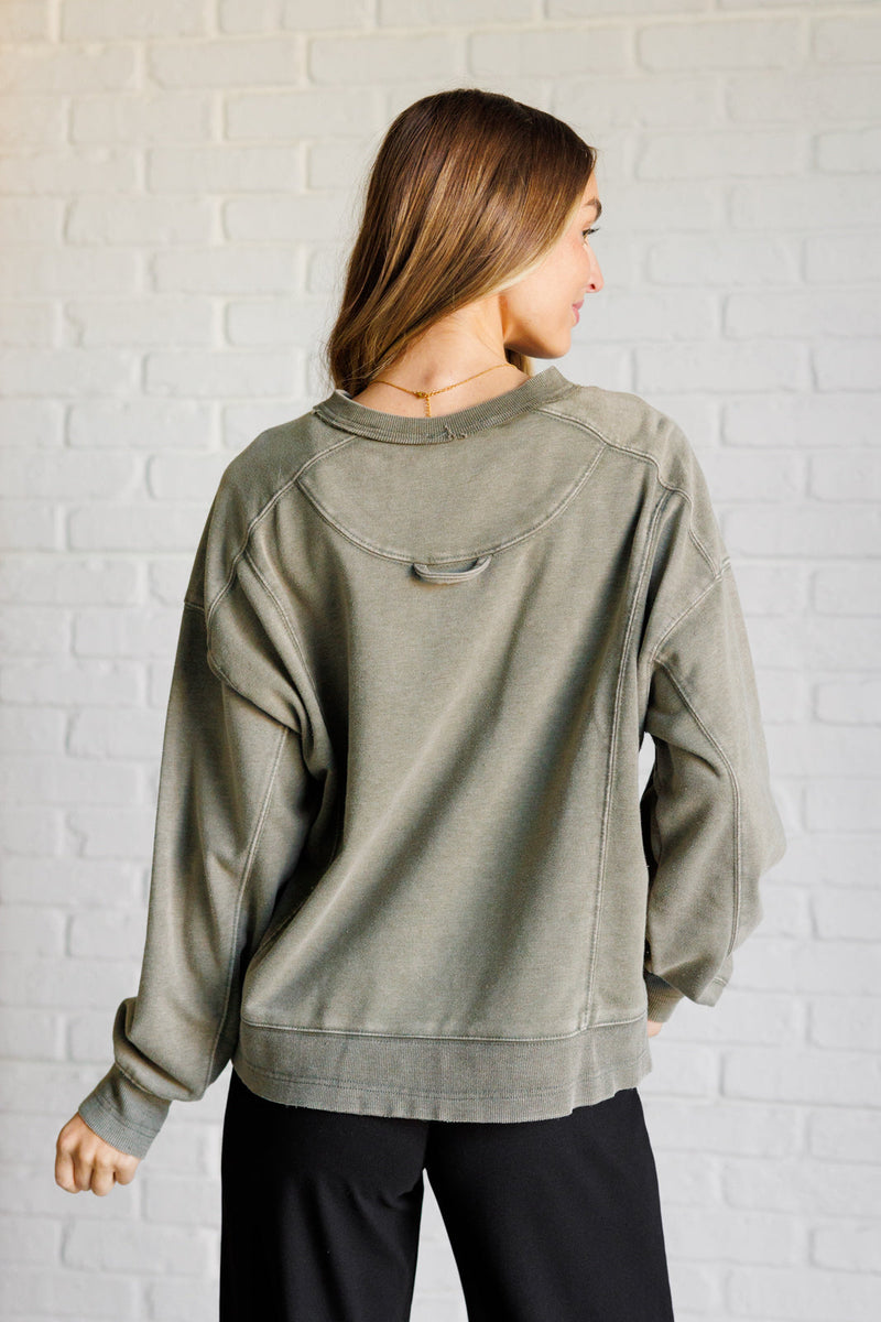 Quick Fix Mineral Wash Crew Neck Pullover in Army Green